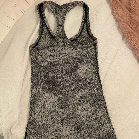 lululemon nulu tank size 6. black & white confetti print - Picture 3 of 4